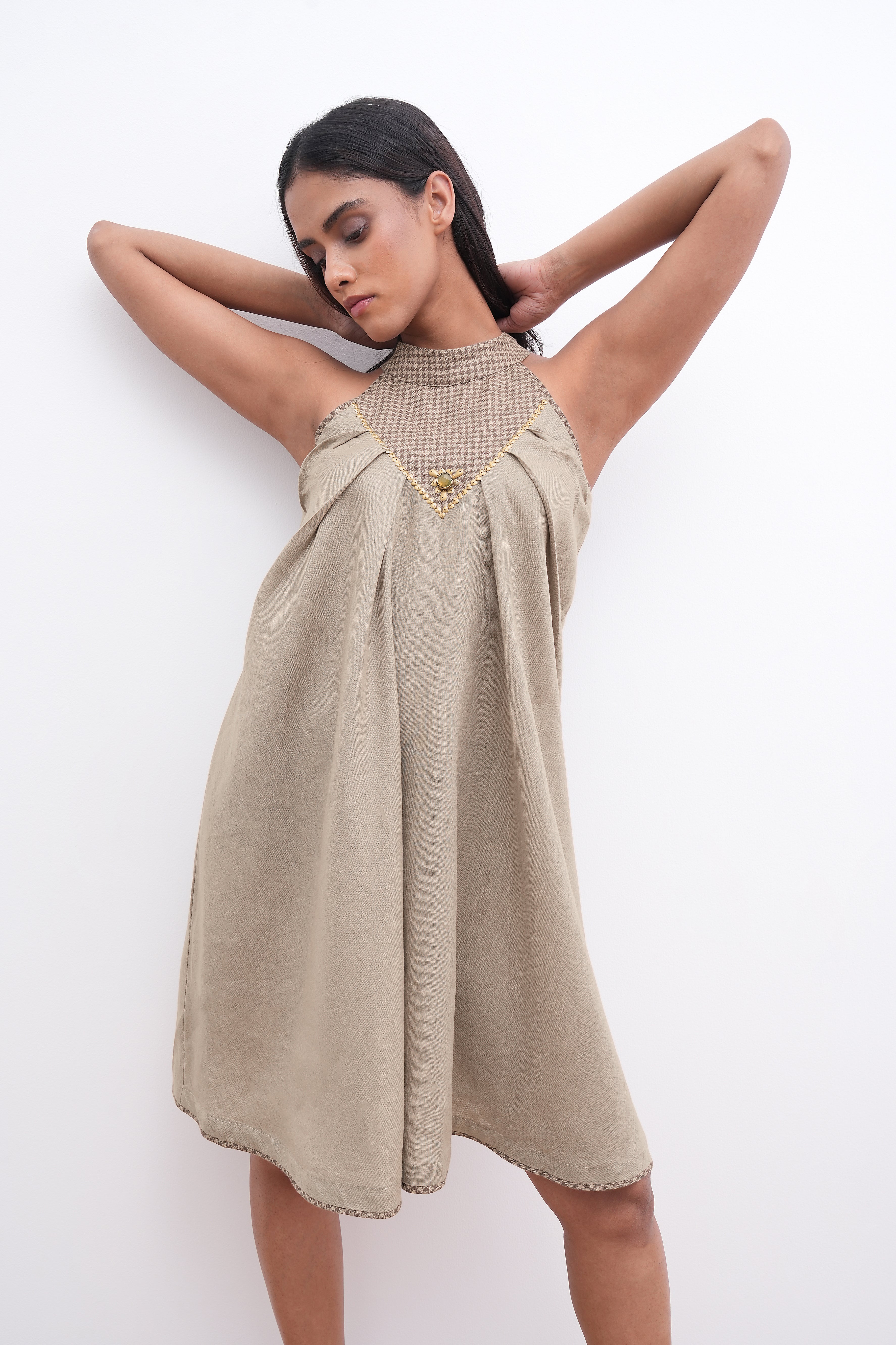 THE SIGNATURE HOUND DRESS