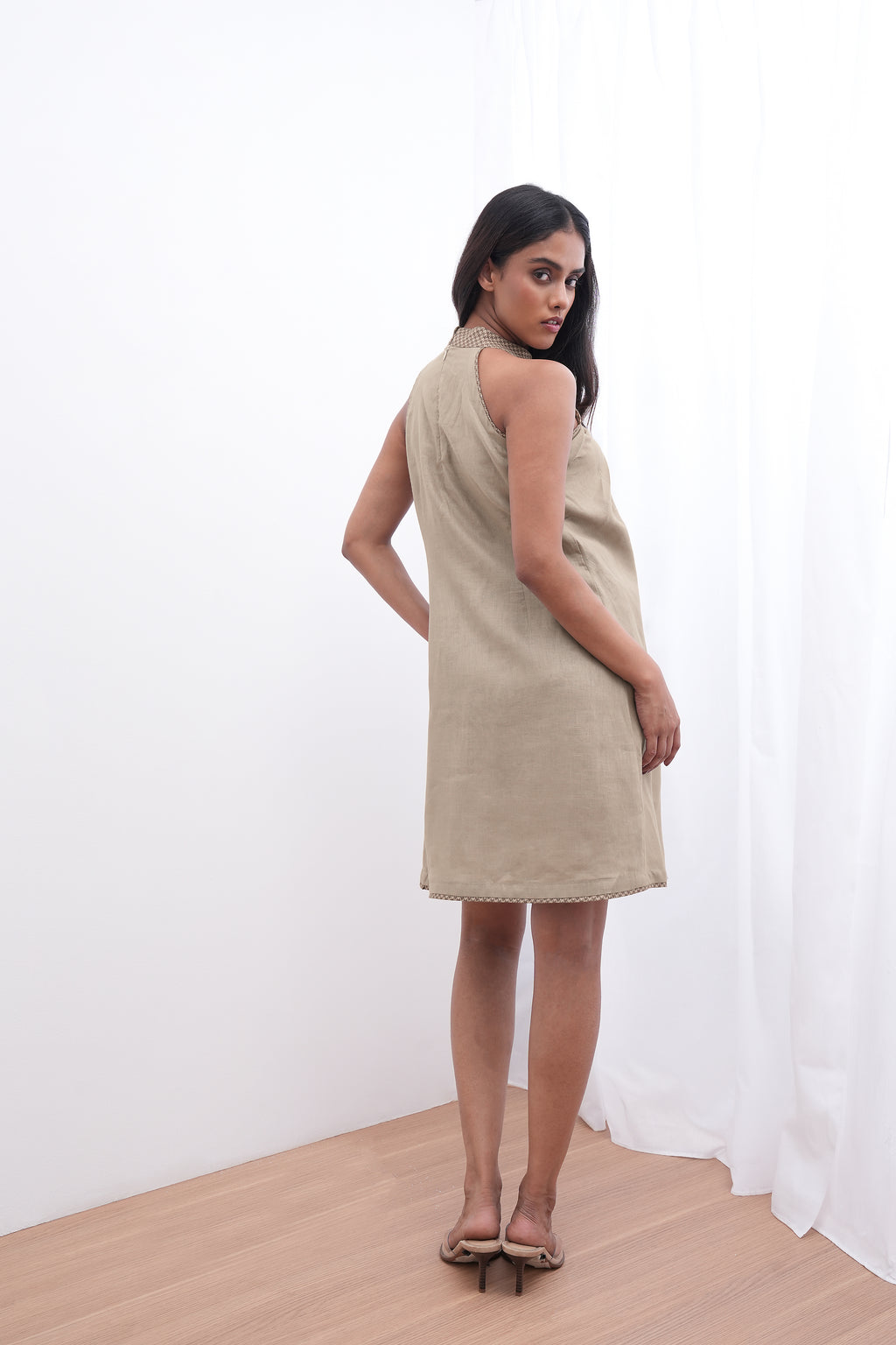 THE SIGNATURE HOUND DRESS